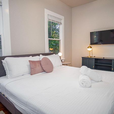 Chic Downtown Farmhouse With Garden And Bbq Grill San Antonio Buitenkant foto