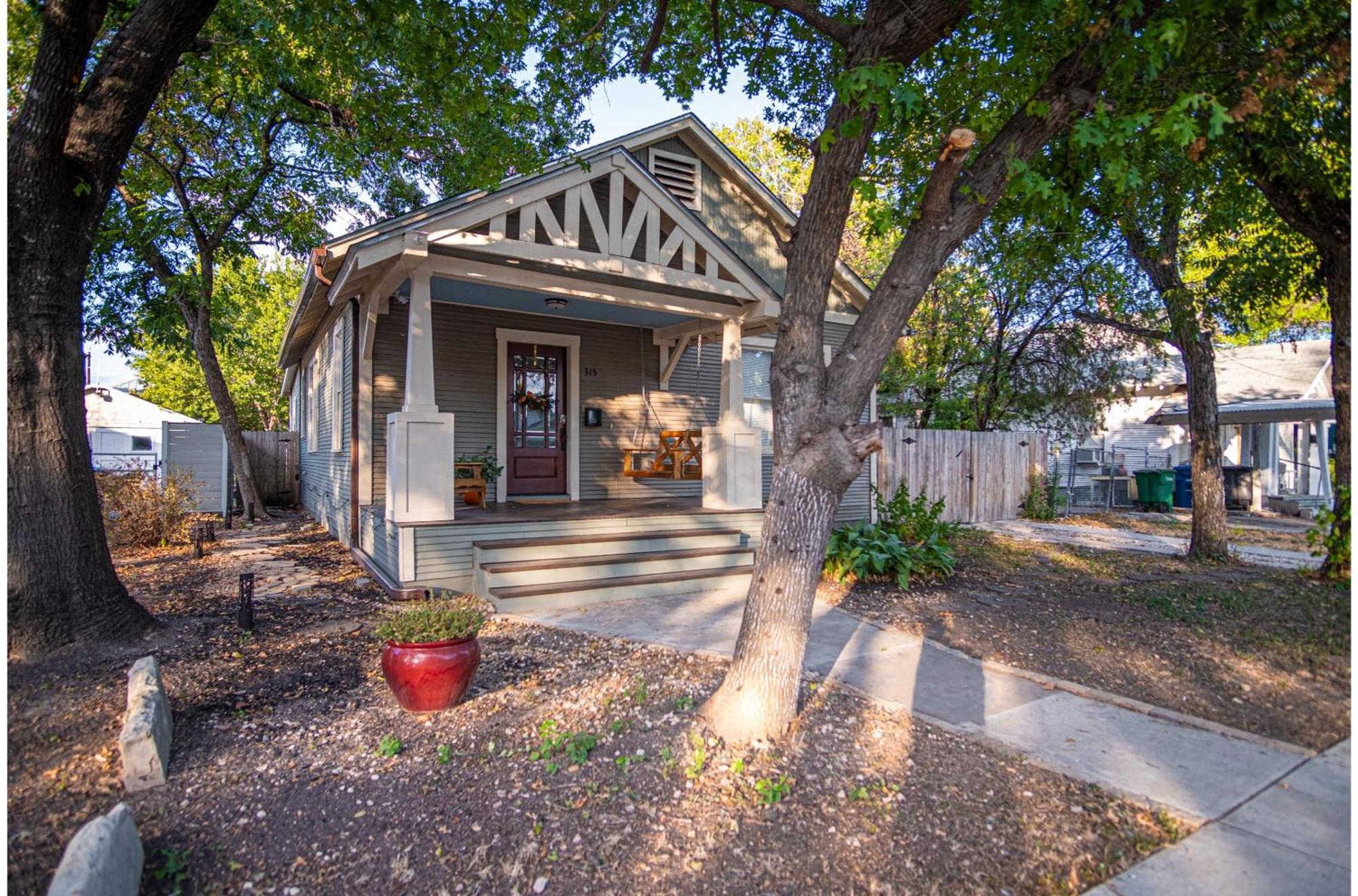 Chic Downtown Farmhouse With Garden And Bbq Grill San Antonio Buitenkant foto